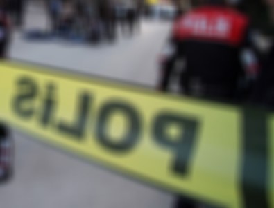 Arkadaşını Çekiçle Öldürdü, Tırın Altında Can Verdi