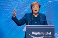 EN YAŞLI KADIN - Forbes Merkel'i En Güçlü Kadın Seçti