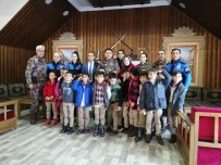 TOPLUM DESTEKLI POLISLIK - Hakkari'de  'Koca Yürekler Minik Kalplerle Buluşuyor' Etkinliği