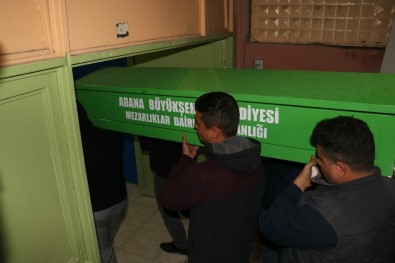 İki Tır Şoförü Otoyolda Araçlarının Önünde Ölü Bulundu