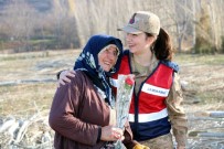 KADıN HAKLARı  - Jandarma'dan Kadınlara Karanfil