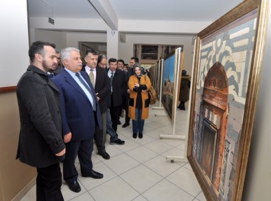 NEÜ'de Anadolu Selçuklu Mimarisine Ait Eserlerin Resimleri Sergilendi