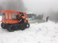 ELAZıĞLıLAR DERNEĞI - Kartepe'de Karda Kalan 2 Otobüsteki 75 Kişiyi AFAD Ekipleri Kurtardı