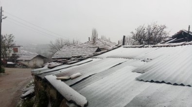 Kepsut'ta Kar Yağışı Başladı