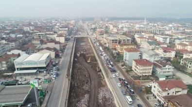 Köseköy Kavşağı'nda Köprü Kirişleri İnşa Ediliyor