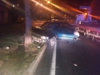 YÜKSEL YALOVA - Kuşadası'nda Trafik Kazası; 2 Yaralı