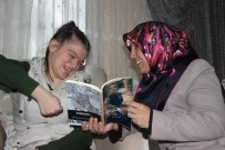 SOSYAL PAYLAŞIM - (Özel) Fiziksel Ve Konuşma Engelli Büşra Tek Parmağı İle Kitap Yazdı