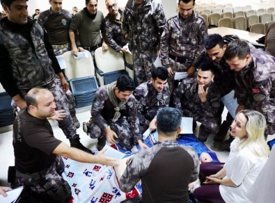 Özel Hareket Polislerine İlk Yardım Kursu