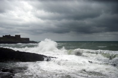 Rumeli Feneri'nde Dev Dalgalar Oluştu