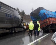 Sakarya'da Tır Kamyona Çarptı Açıklaması 2 Yaralı