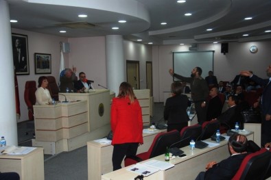 Seyhan Belediye Meclisi Önce Karıştı, Sonra Yatıştı