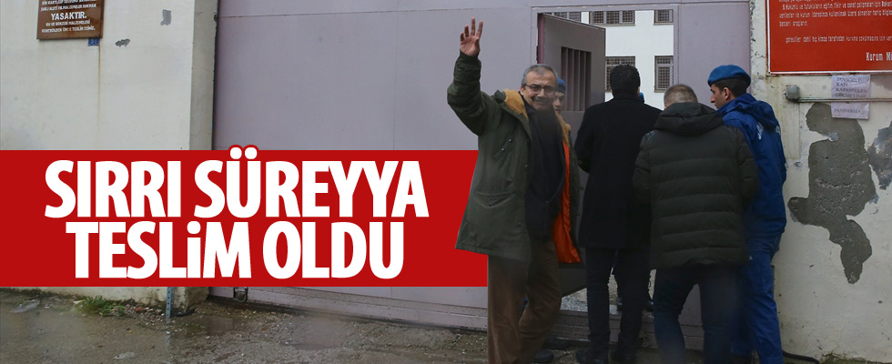 Sırrı Süreyya Önder cezaevine teslim oldu