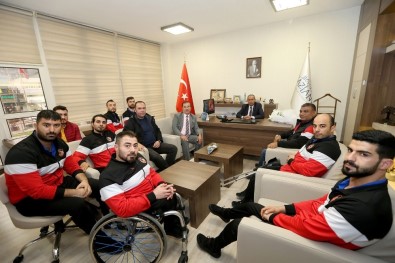 Tekerlekli Sandalye Basketbol Takımı'ndan Büyükşehir'e Ziyaret
