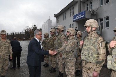 Vali Aykut Pekmez Askerlerle Bir Araya Geldi