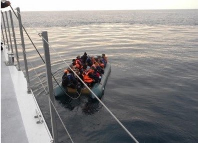 Dikili'de 45 Göçmen Ölüme Yolculukta Yakalandı
