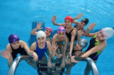 Erzurum'da İlkokul Öğrencilerine Ücretsiz Yüzme Kursu