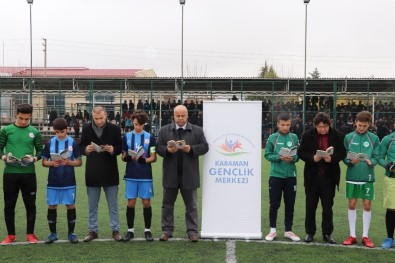 Karaman'da Maç Öncesi Futbolcular Kitap Okudu
