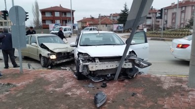 Konya'da Trafik Kazası Açıklaması 3 Yaralı