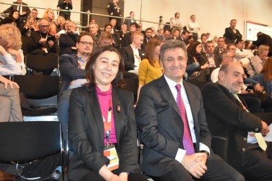 Merkel'in Halefi Karrenbauer Oldu