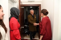 SOSYAL PAYLAŞIM - Başkan Günaydın, Öğrenci Evine Konuk Oldu