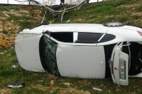 Otomobil Devrildi Açıklaması 2 Yaralı