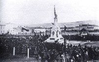 SOSYAL PAYLAŞIM - (Özel) Rusların Kars'a Diktiği Anıtın Görüntüleri Ortaya Çıktı