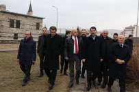 MURAT KURUM - Çevre Ve Şehircilik Bakanı Kurum'un Erzurum Gezisine Üç Kümbetler Damga Vurdu