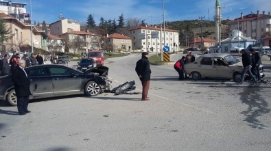 Emet'te Trafik Kazası Açıklaması 5 Yaralı