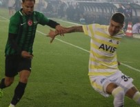 SARı LACIVERTLILER - Fenerbahçe Akhisar'da dağıldı!