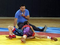 YıLMAZ KURT - Kuyucak Güreşe Doydu