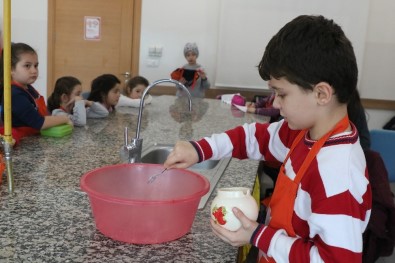 SGM'de Minikler Yemek Yaparken Hem Eğleniyor Hem De Öğreniyorlar