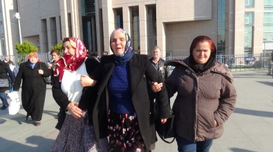 Acılı Annenin Ağıtları Adliye Önünde Yankılandı