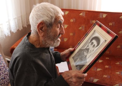 Babası İstiklal Askeri, Amcası Çanakkale Şehidi