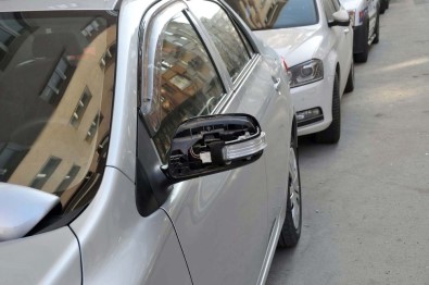 Sarhoş Genç 10 Araca Zarar Verdi