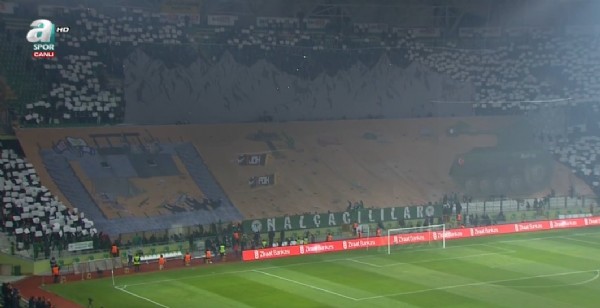 Konyaspor taraftarından Afrin koreografisi