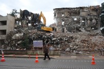 Bayramiç Hükümet Konağı Yıkıldı