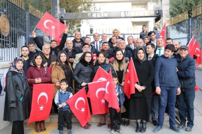 Mehmetçiğe Kurban Keserek Dua Ettiler