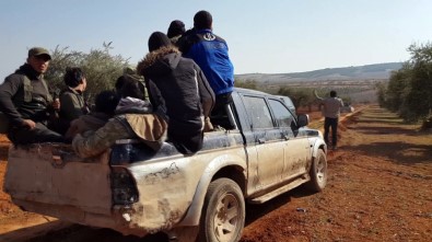 Suriyeliler Çatışma Bölgesinden Güvenli Yerlere Kaçıyor
