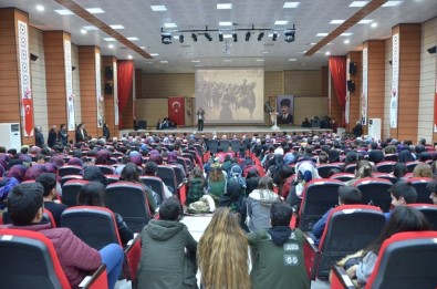 Tarihçi-Yazar Talha Uğurluel'den Öğrencilere 'Mehmetçik' Konulu Konferans