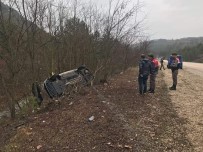 Yoldan Çıkan Araç Ağaca Çarptı