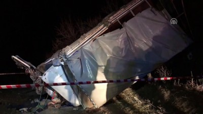 Aksaray'da Kamyon Devrildi Açıklaması 1 Ölü