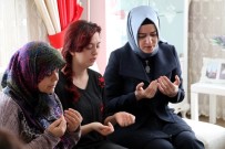 AİLE VE SOSYAL POLİTİKALAR BAKANI - Bakan Kaya, Şehit Evini Ziyaret Etti