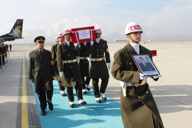 Giresunlu Afrin Şehidinin Cenazesi Erzincan'a Getirildi