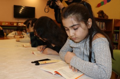 Her Ay Birlikte Kitap Okuyorlar