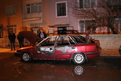 Konya'da Park Halindeki Otomobil Kundaklandı