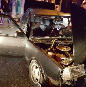 Sakarya'da İki Otomobil Çarpıştı Açıklaması 4 Yaralı