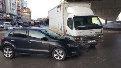 Samsun'da Kamyonet Otomobil İle Çarpıştı Açıklaması 1 Yaralı
