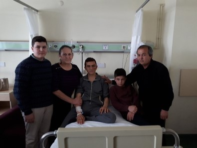 Silah Arkadaşıyla El Ele Tutuştuğu Fotoğrafla Gündem Olan Mehmetçik, O Anları Anlattı