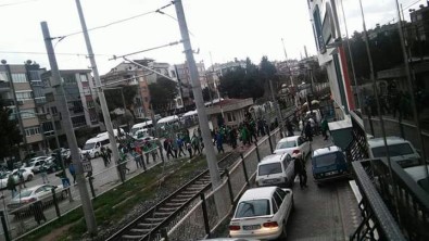 T.M. Akhisarspor İle Bursaspor Taraftarı Arasında Çıkan Olayda İki Kişi Yaralandı