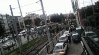 KAHVEHANE - T.M. Akhisarspor İle Bursaspor Taraftarı Arasında Çıkan Olayda İki Kişi Yaralandı